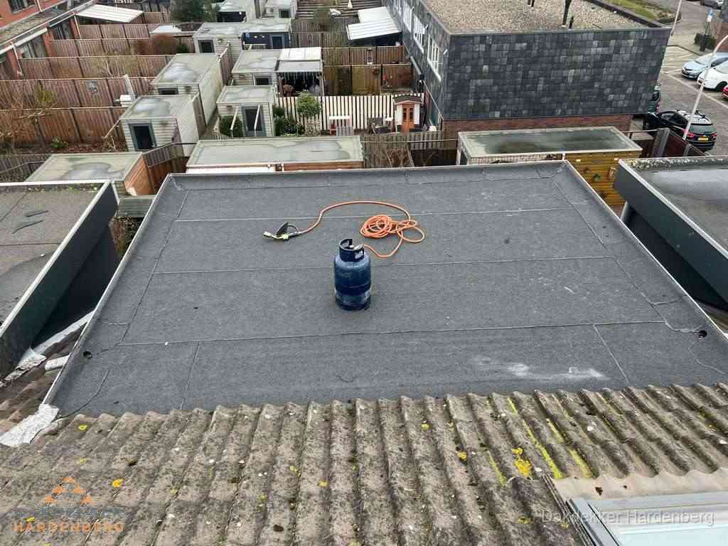 Dakreparatie plat dak met bitumen in Hardenberg