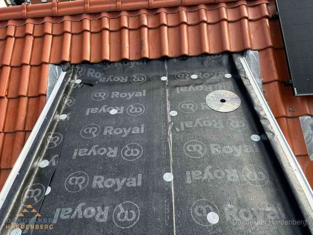 Nieuw dak met dakpannen en Royal onderlaag bij woning in Hardenberg