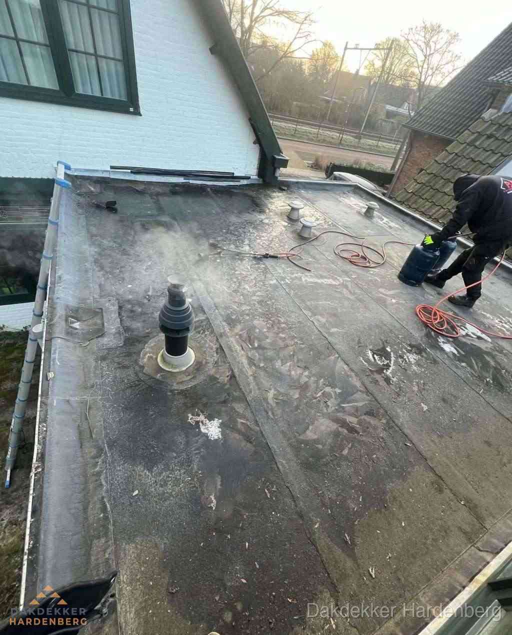 Dakdekker Repareert Lekkage Plat Dak Hardenberg